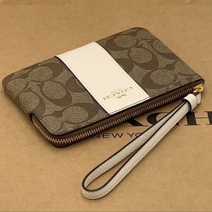 Corner Zip Wristlet In Signature Canvas KHAKICHALK